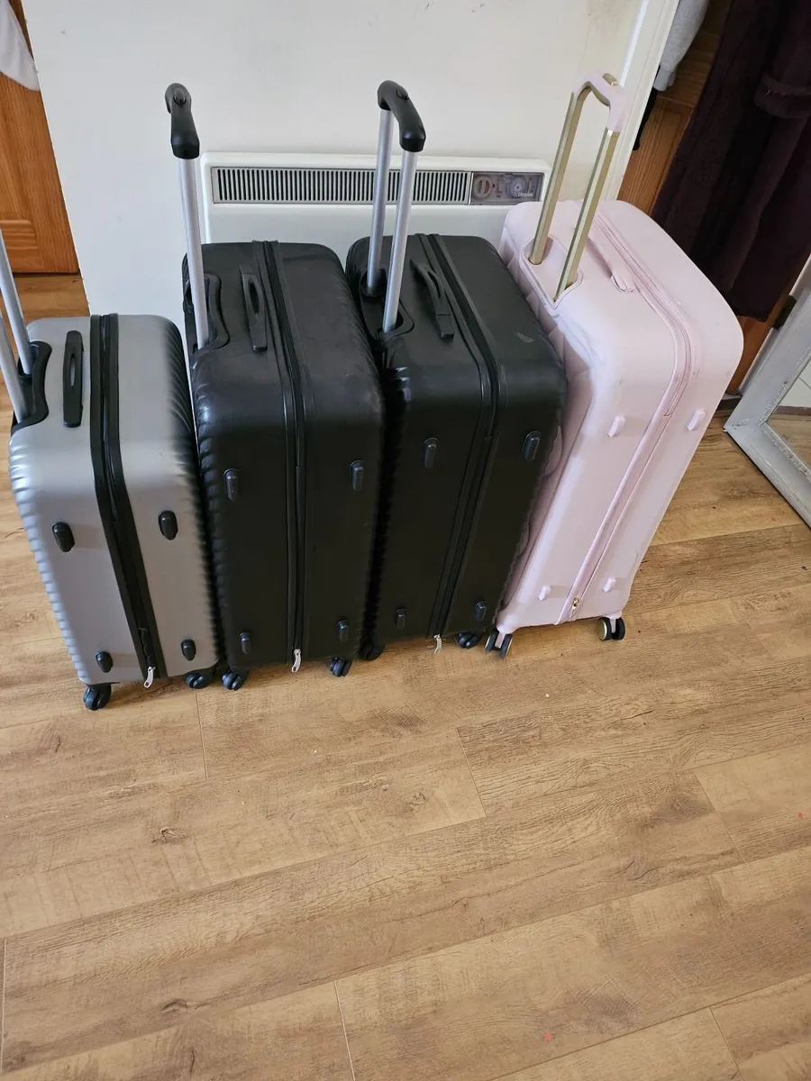 Contents of house for sale - Image 3