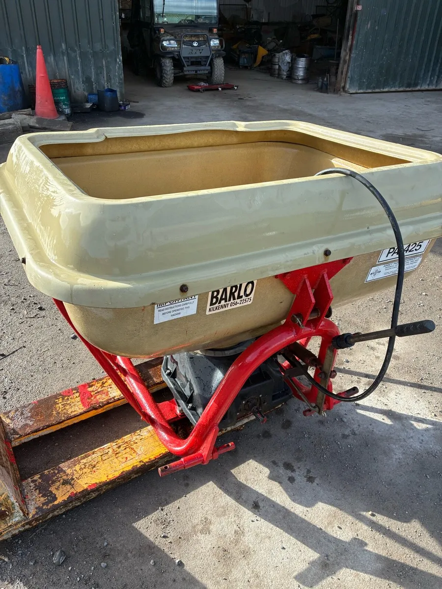 Abbey Fertiliser Spreader - Image 4