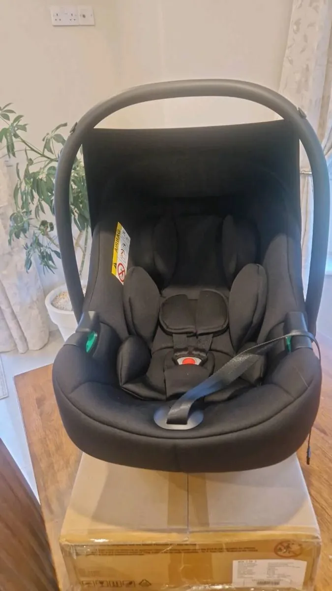 Car seat and isofix base - Image 3
