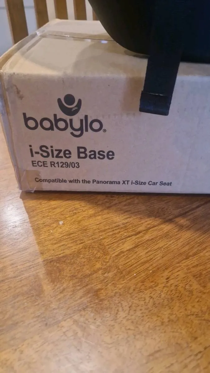 Car seat and isofix base - Image 1