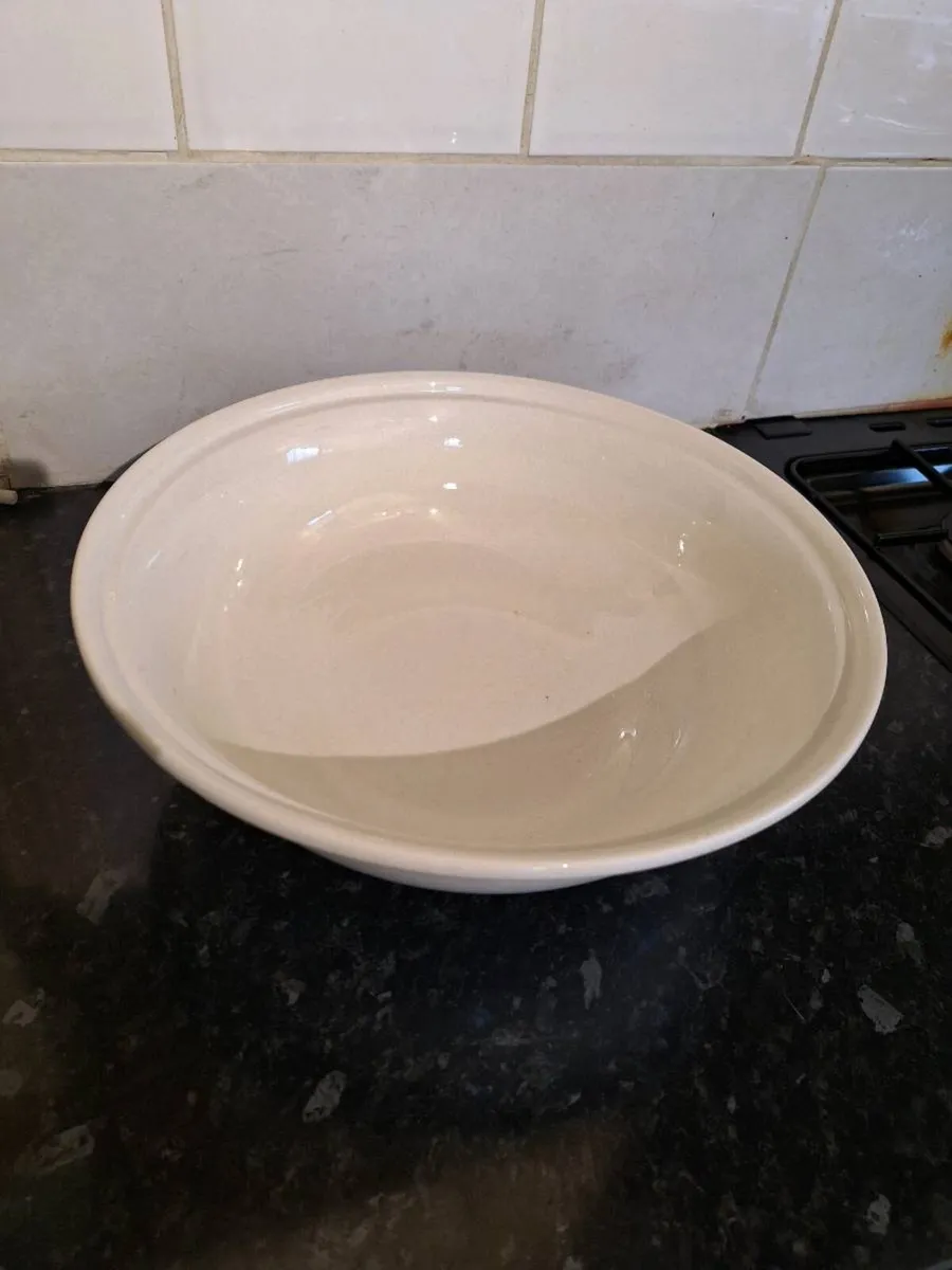 Large ceramic basin - Image 1