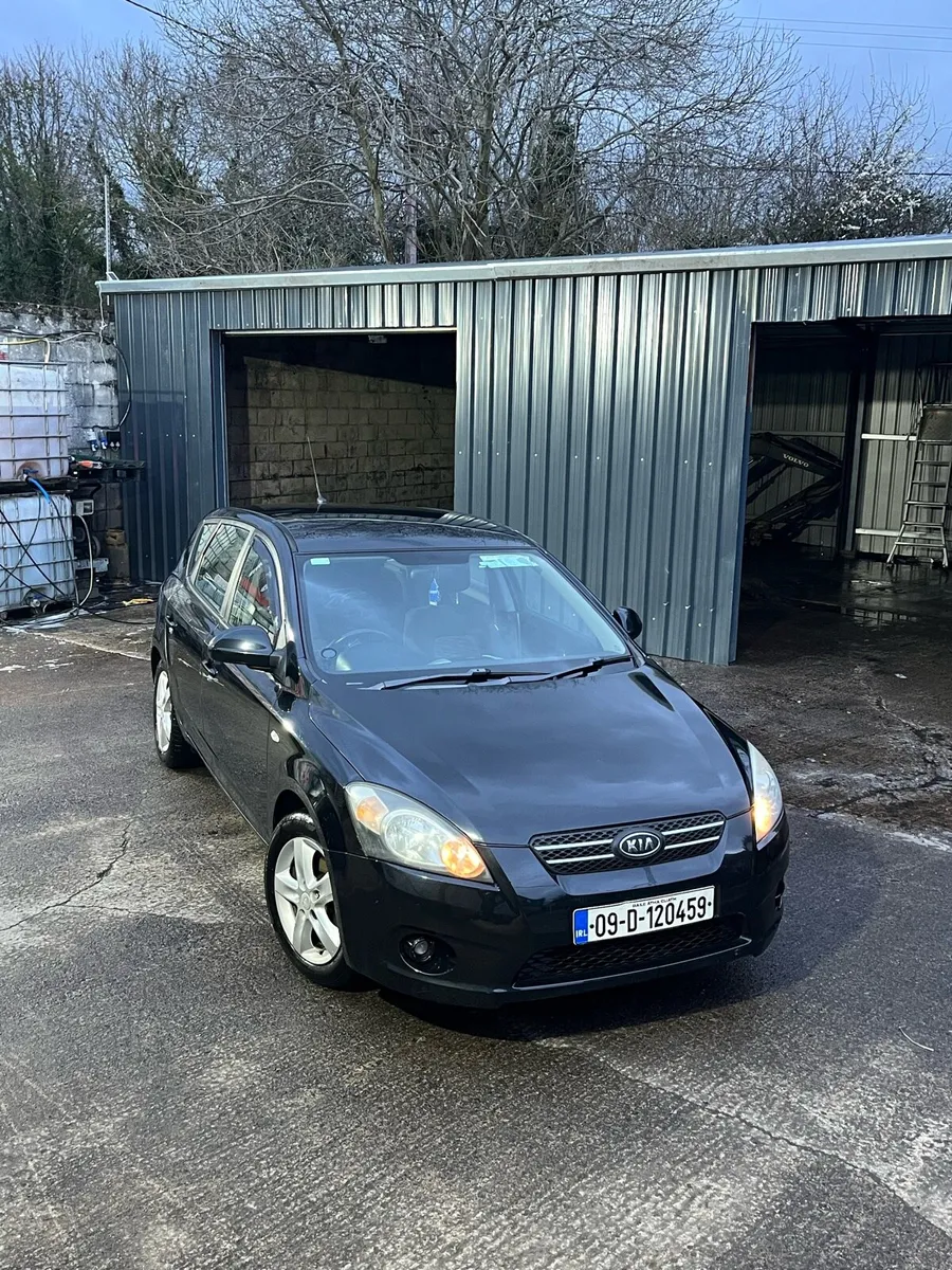 Kia Ceed 2009 1.4 petrol - Image 1