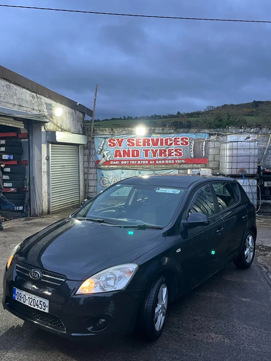 Kia Ceed 2009 1.4 petrol - Image 2