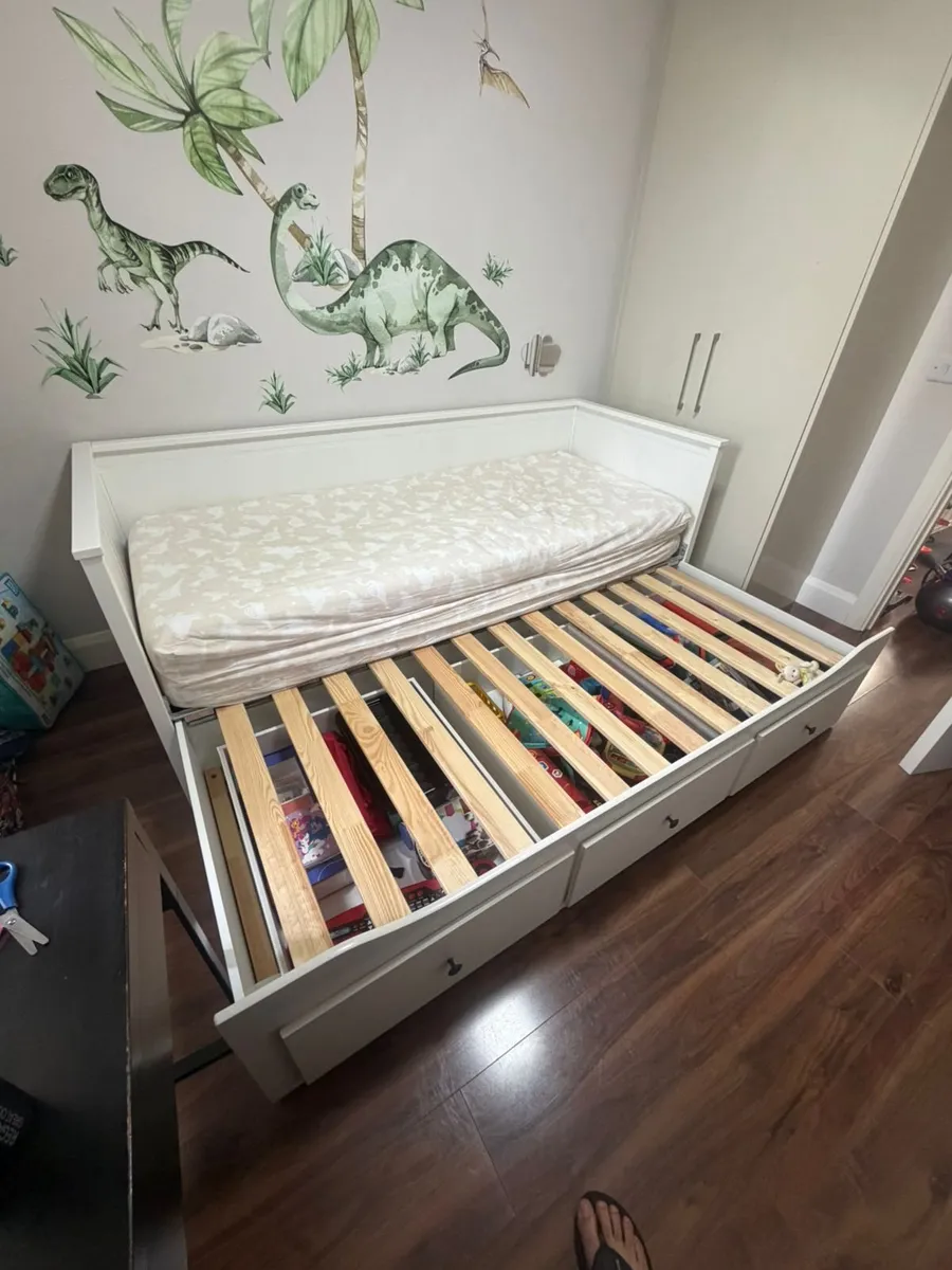 Hemnes Daybed with 3 Drawers – White – €250 - Image 1