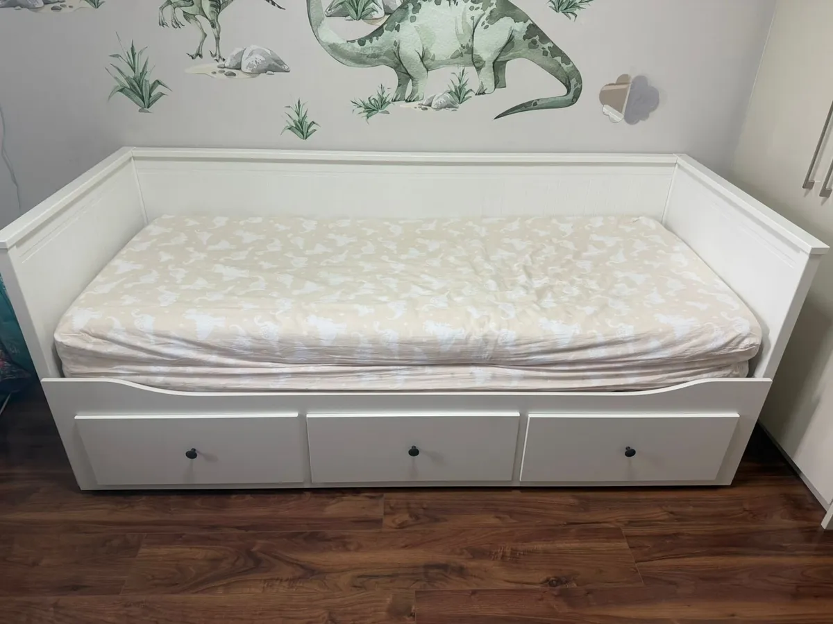 Hemnes Daybed with 3 Drawers – White – €250 - Image 4