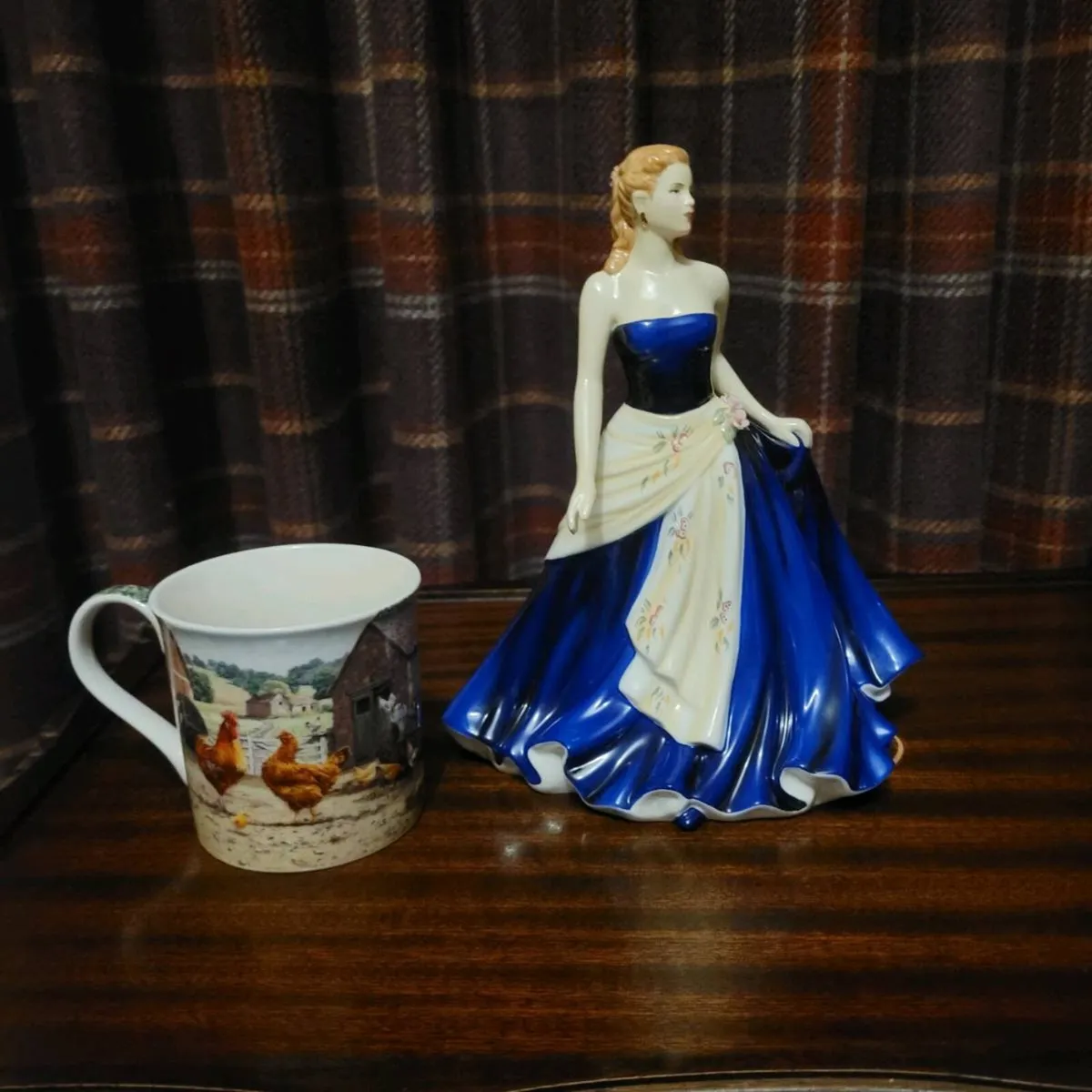 Pretty Ladies Royal doulton doll - Image 2