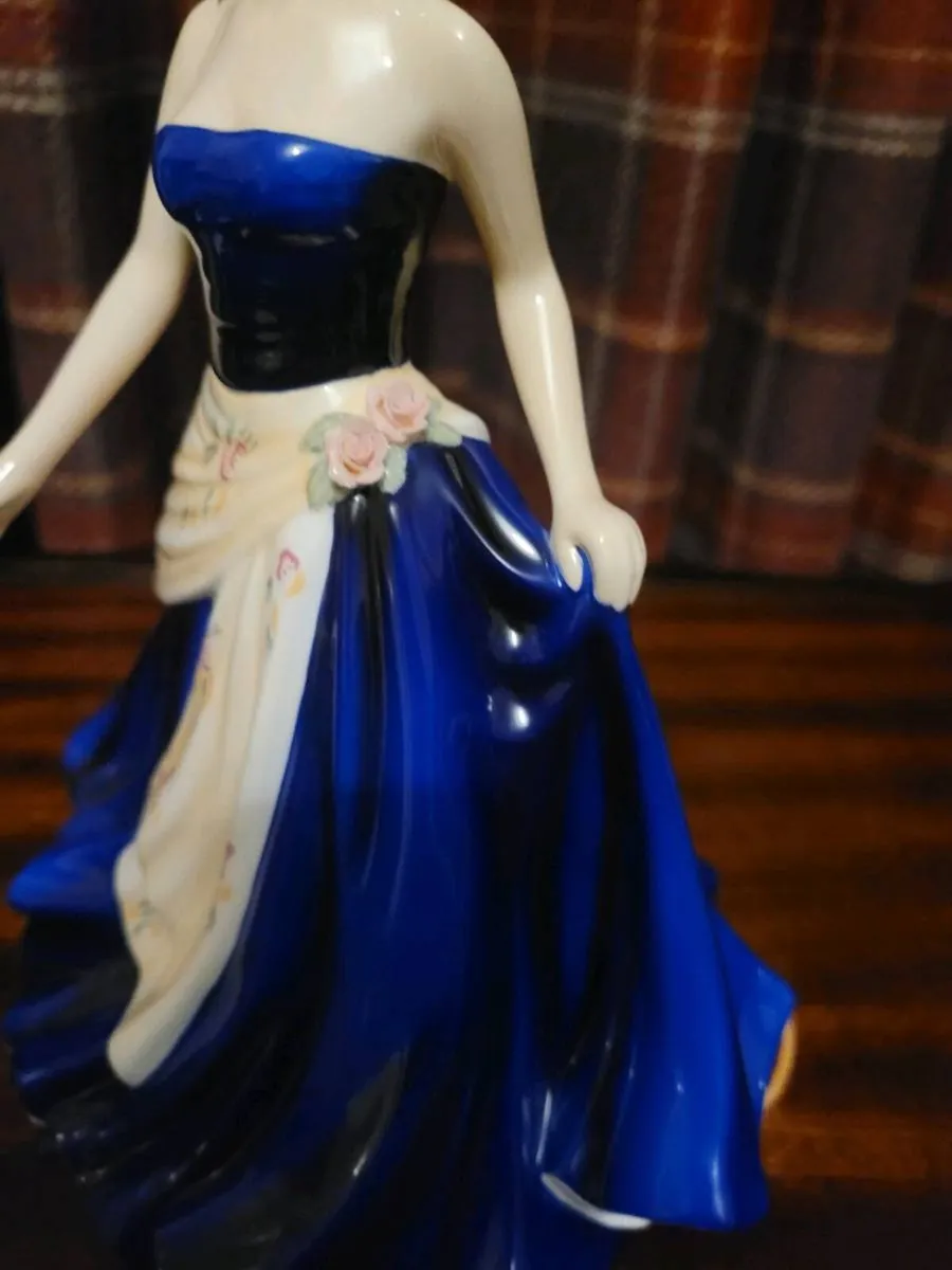 Pretty Ladies Royal doulton doll - Image 4