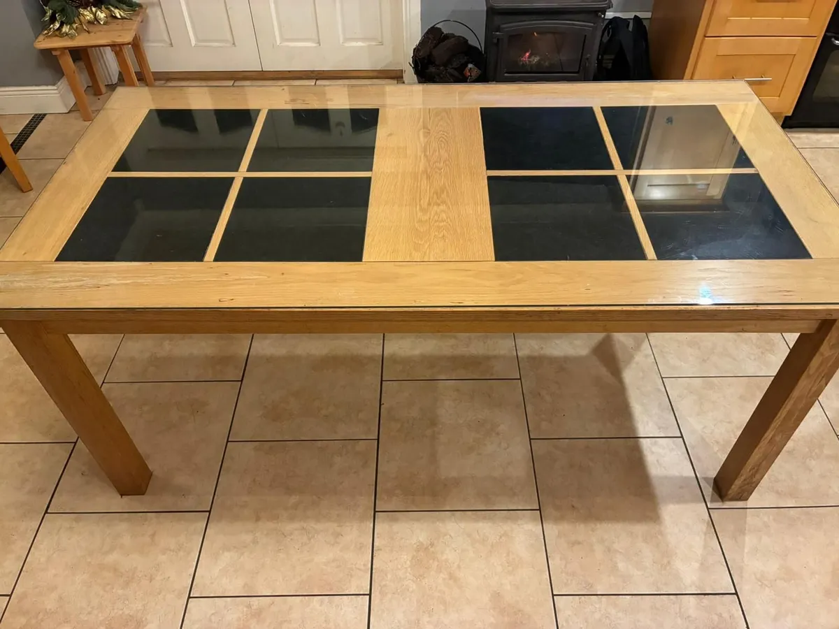 Table & chairs - Image 3