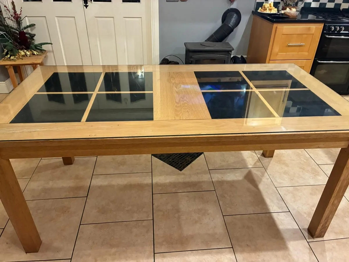 Table & chairs - Image 4