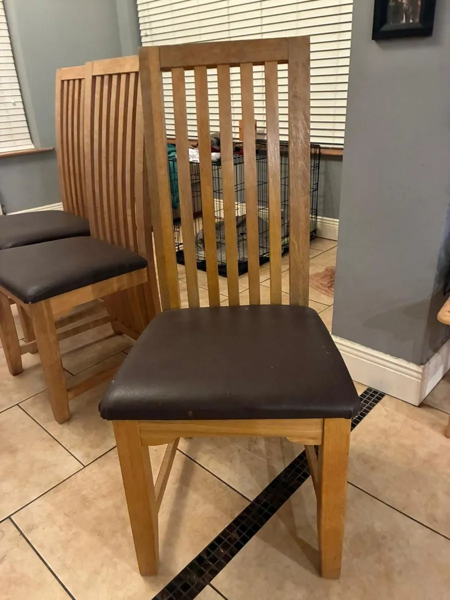 Table & chairs - Image 2