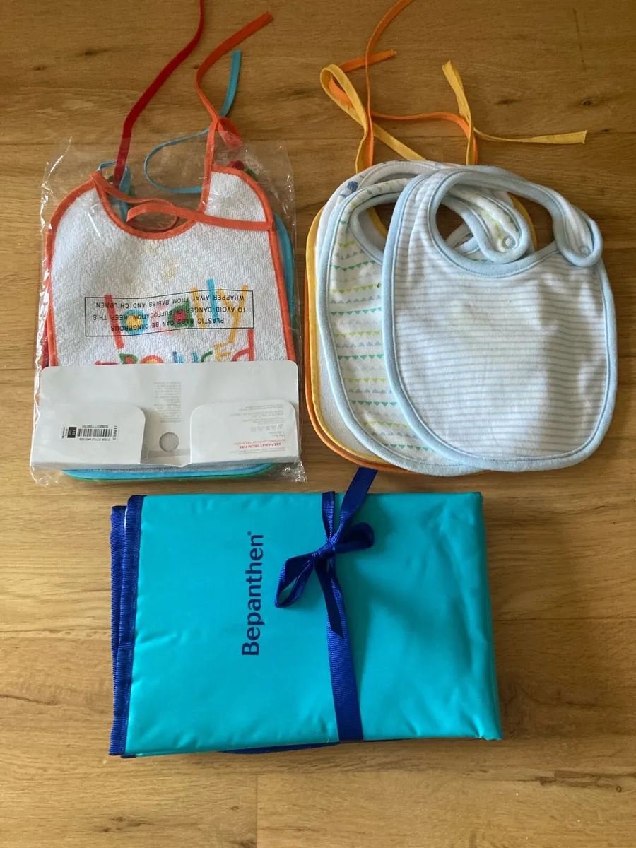 Changing mat / bibs - Image 3