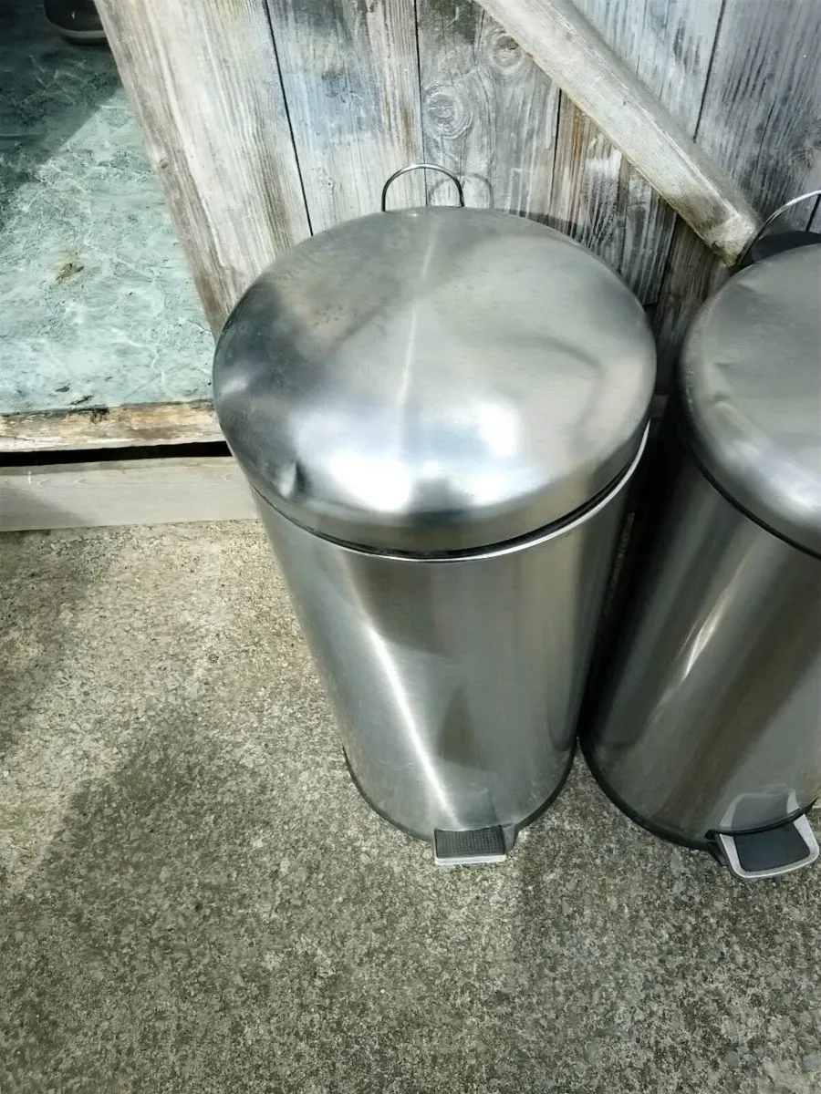 Two kitchen bins - Image 1