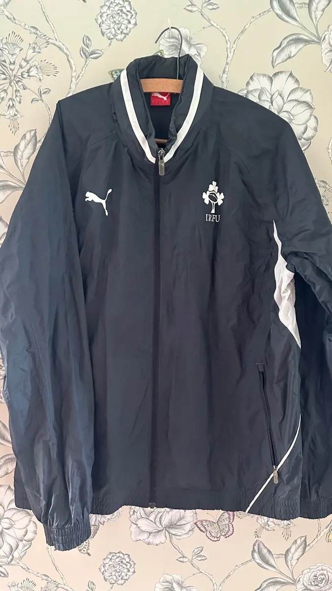 Men’s rainproof coat large - Image 1