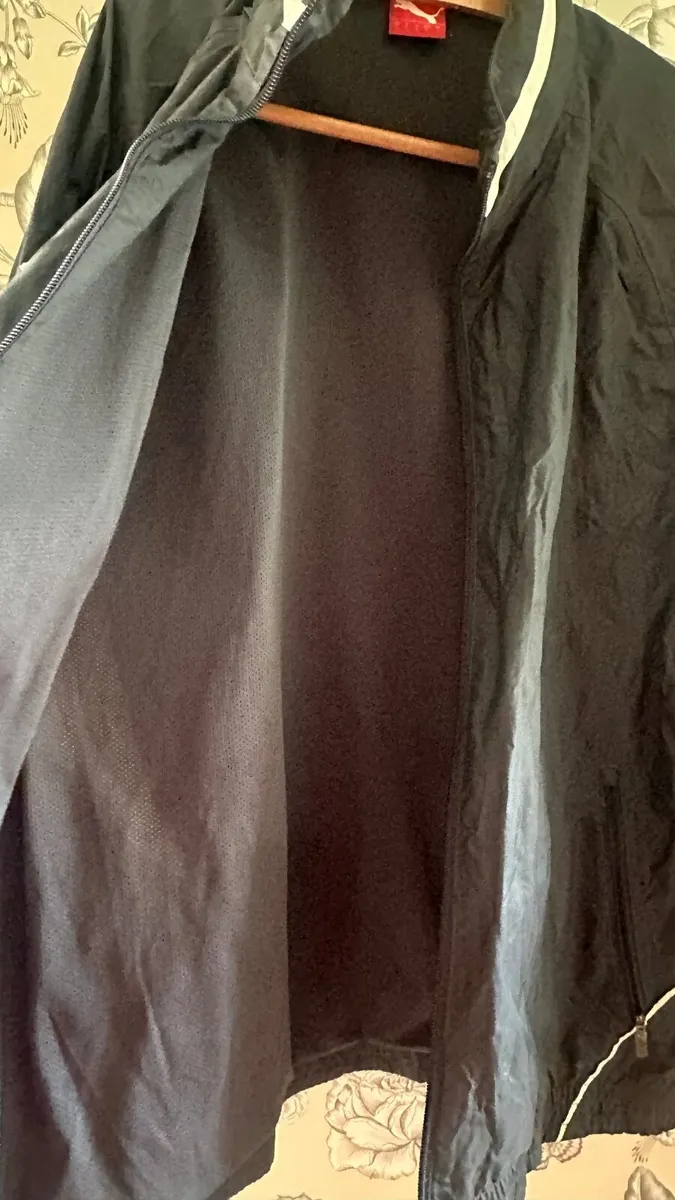 Men’s rainproof coat large - Image 4