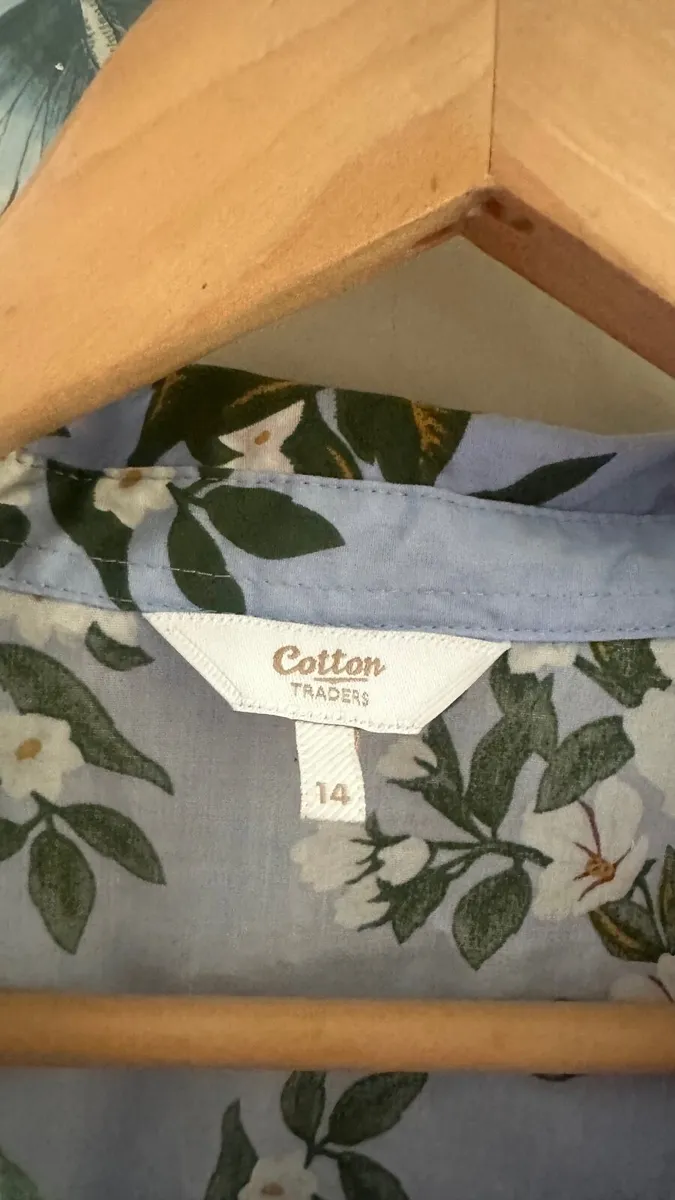 Women’s shirt 14 - Image 3