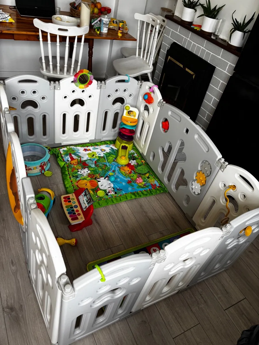 Baby play pen - Image 1