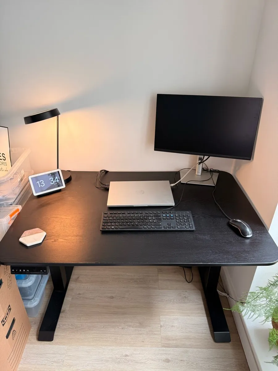 Electric standing desk - Image 1