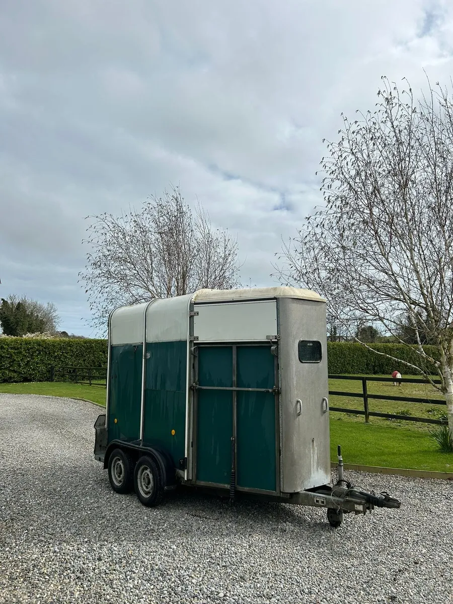 Horse box - Image 1