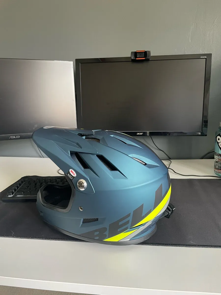 Bell Sanction Full Face & Alpinestar Vento Pads - Image 3