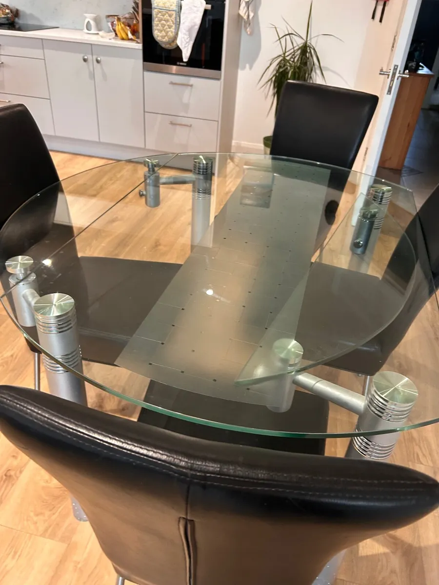 table and chairs - Image 2