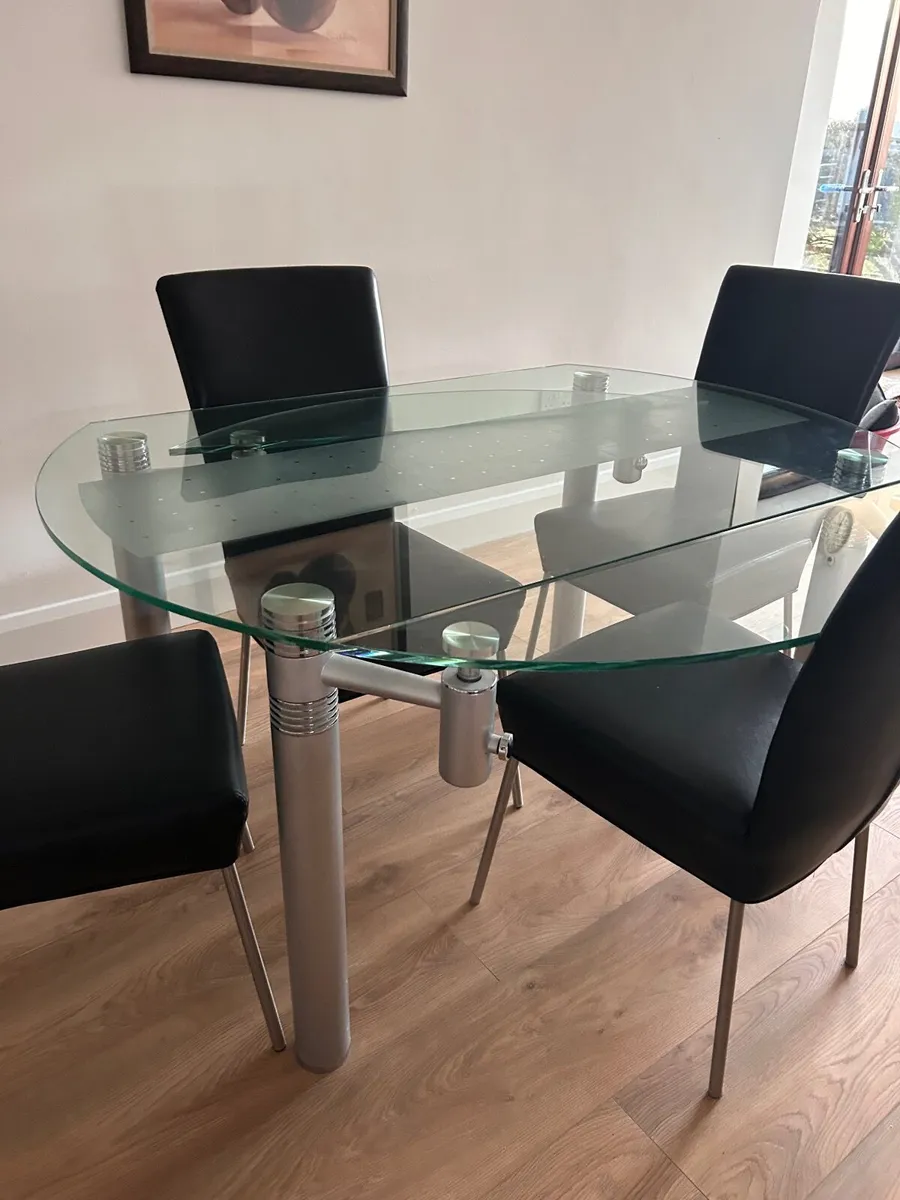 table and chairs - Image 1