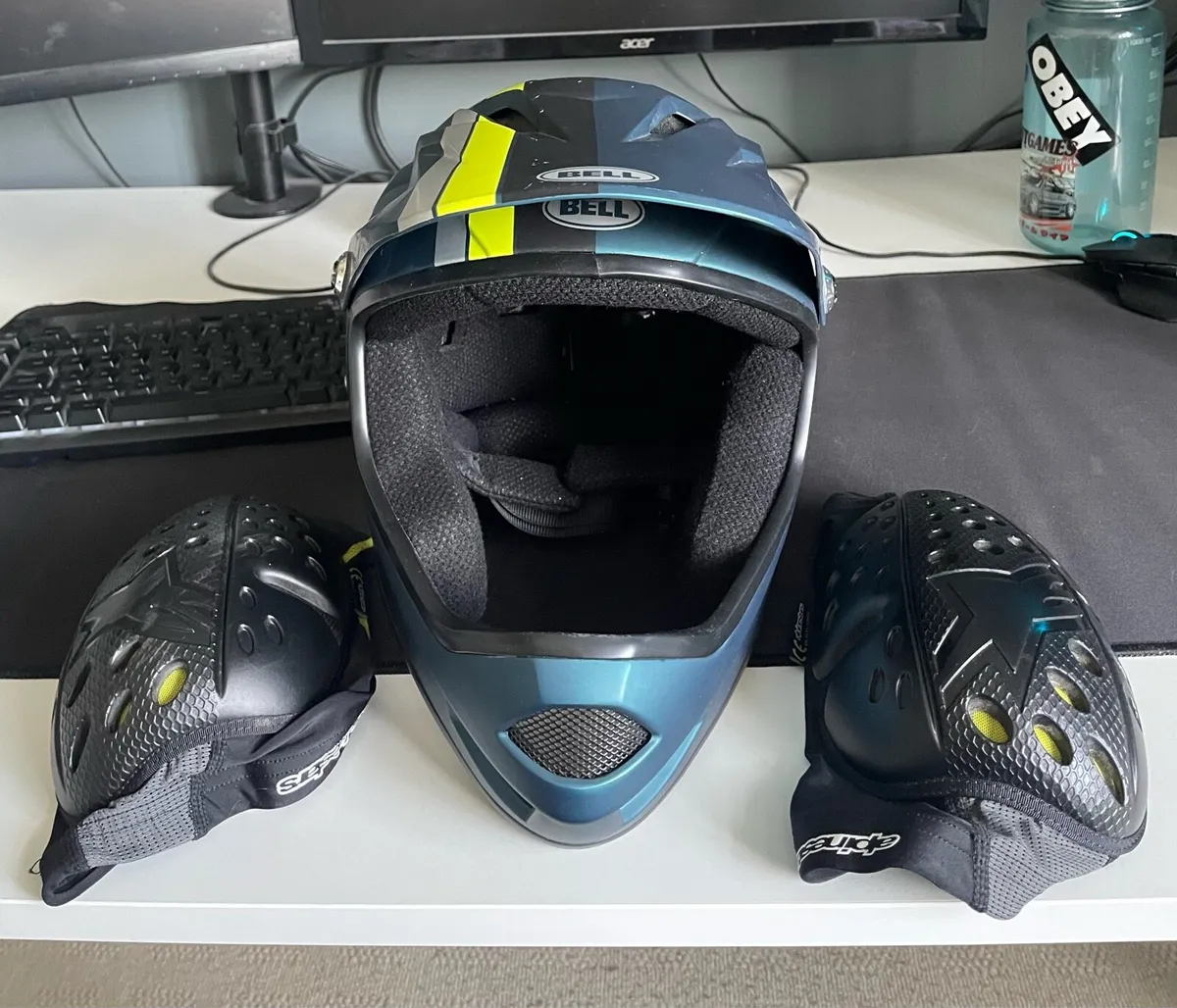 Bell Sanction Full Face & Alpinestar Vento Pads - Image 1