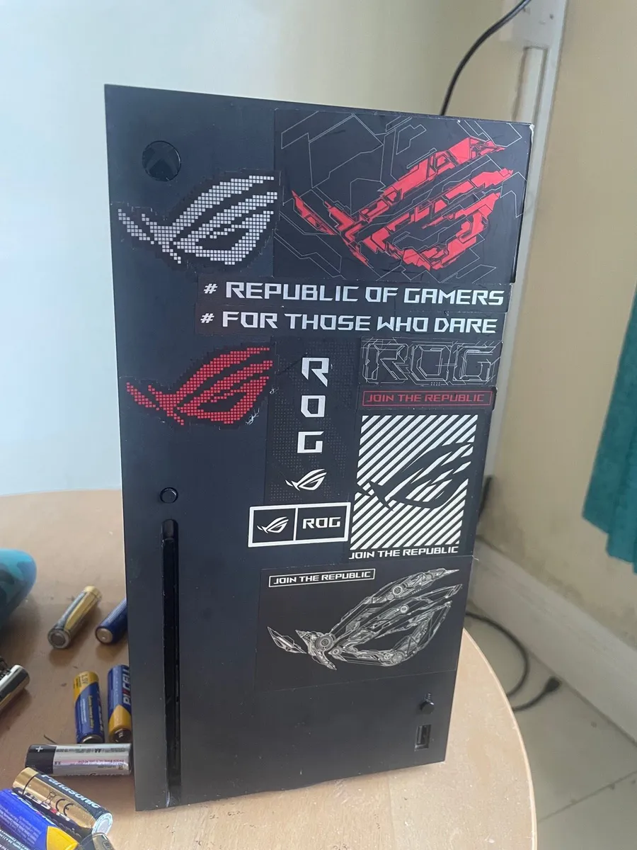 Xbox Series X - Image 1