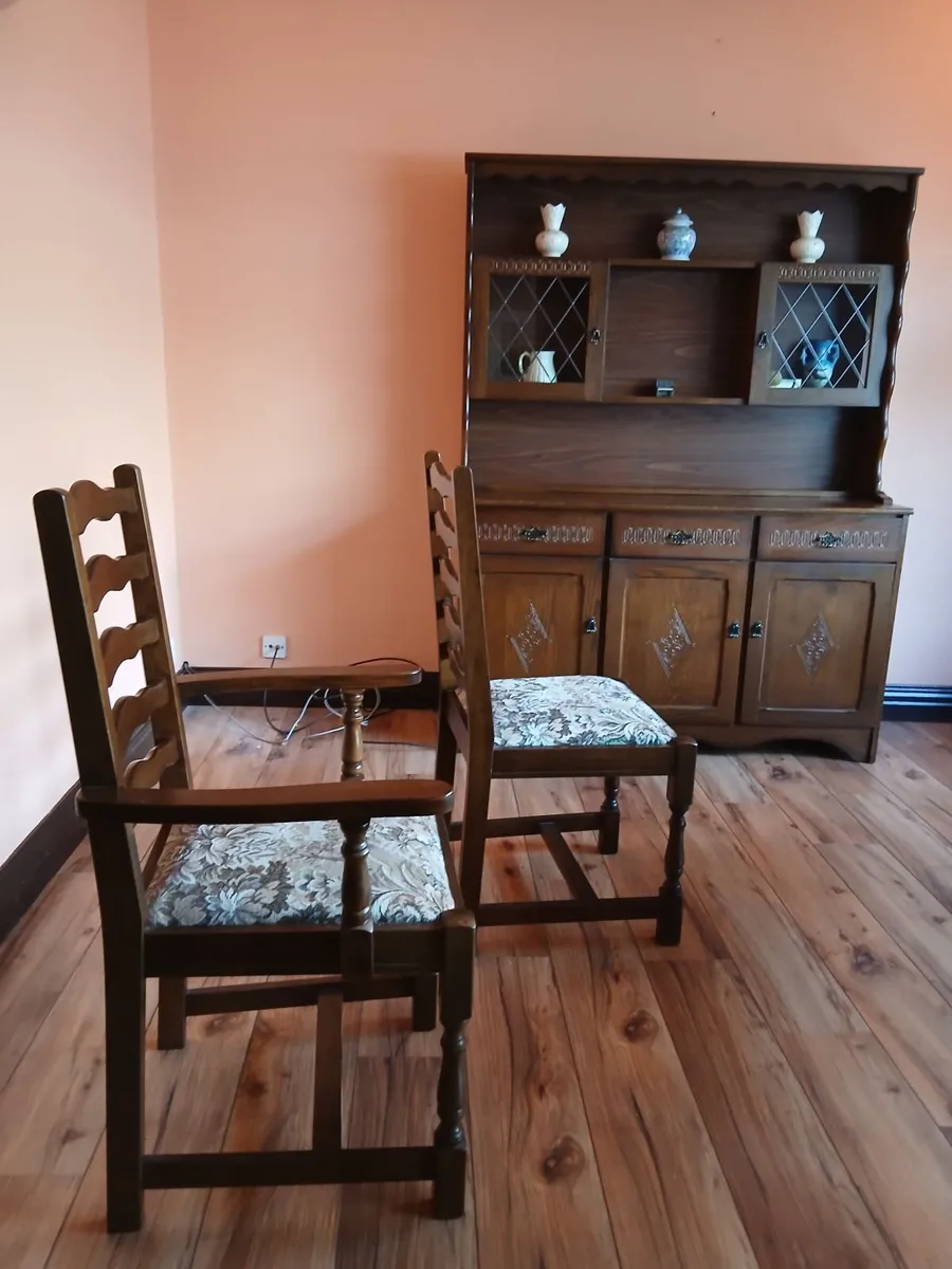 Dining table / chairs / dresser - Image 4