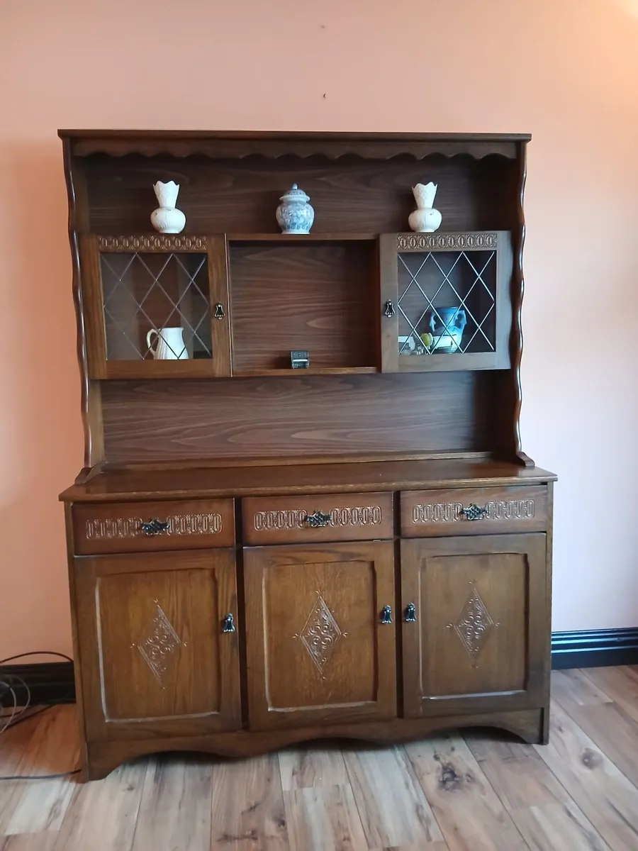 Dining table / chairs / dresser - Image 3