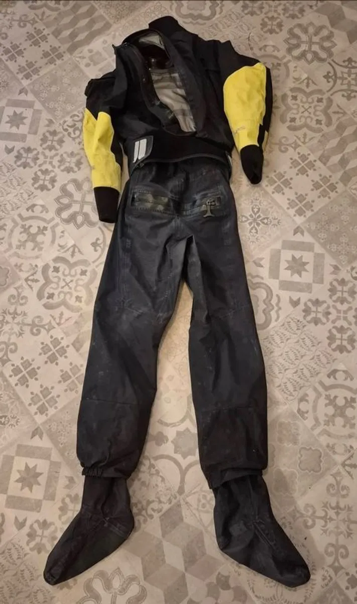 NRS Crux drysuit mens Small - Image 1