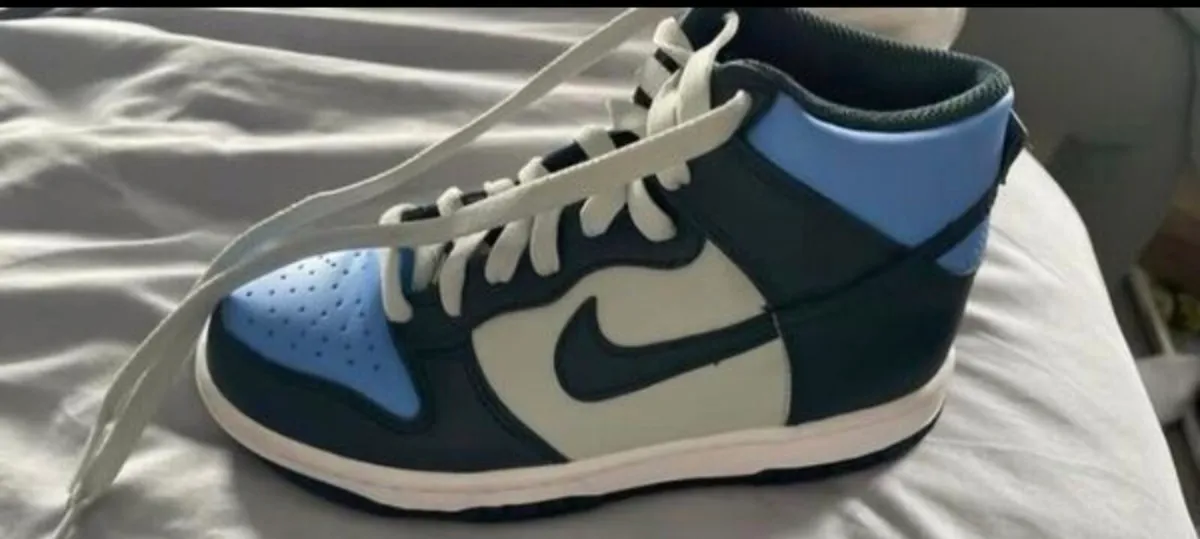 nike Jordan high tops - Image 1