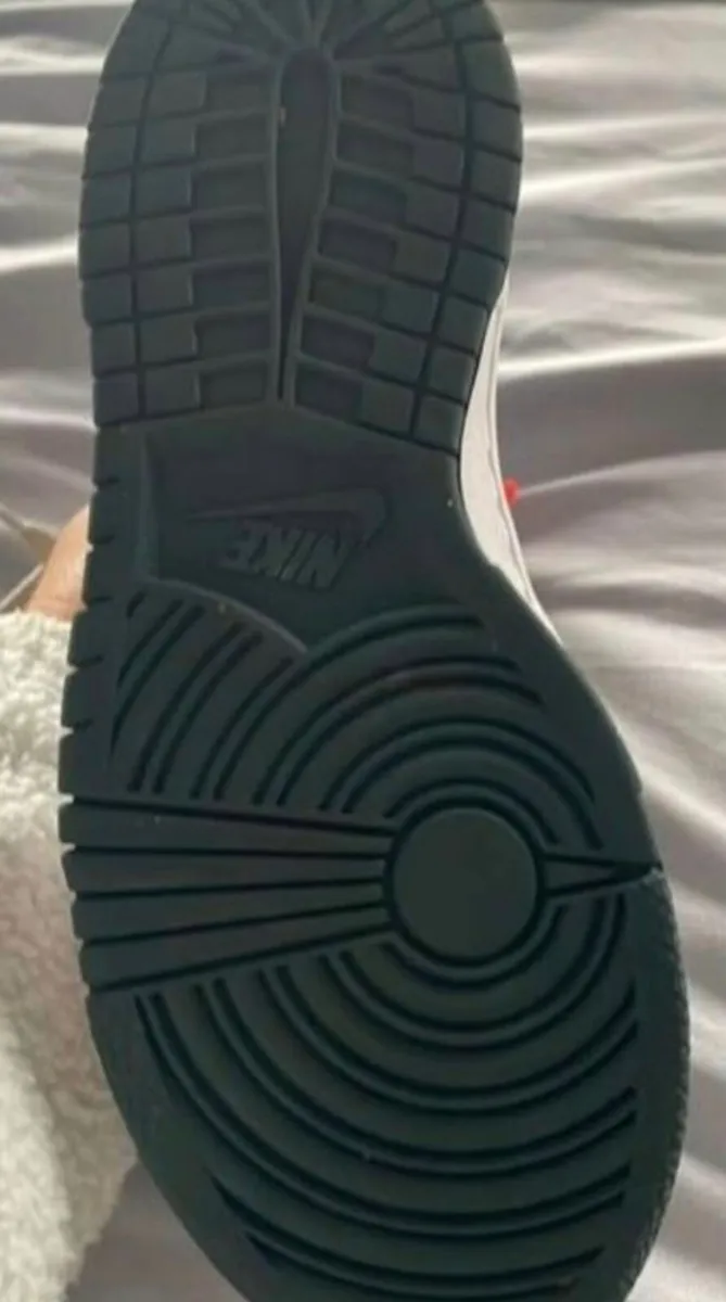 nike Jordan high tops - Image 2