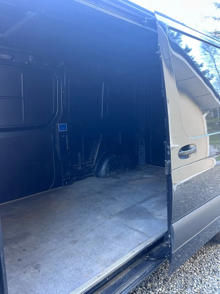 Mercedes Sprinter mwb - Image 2