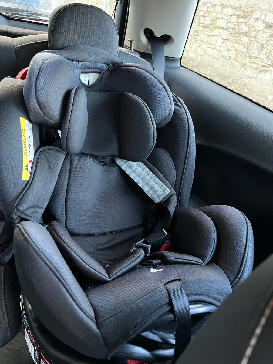 Rotating baby car seat with ISOFIX - Image 1