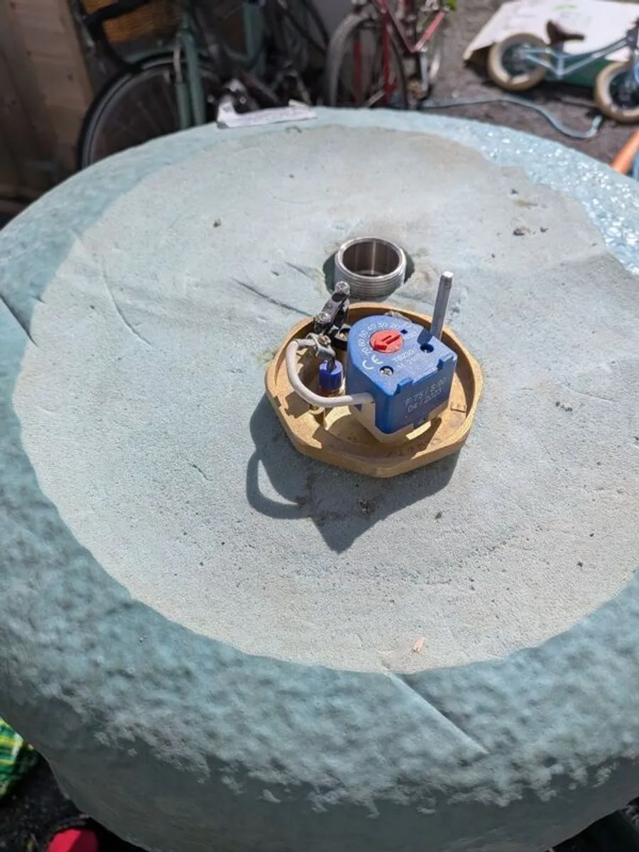 Ideal Heating 162L Hot Water Cylinder. Nearly New 2023 - Image 3