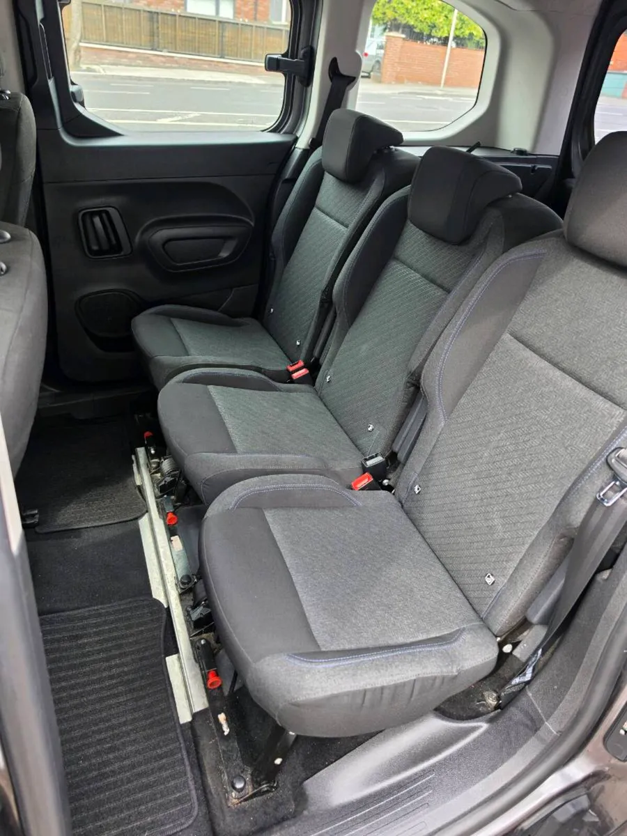 Taxi for rent - Image 4