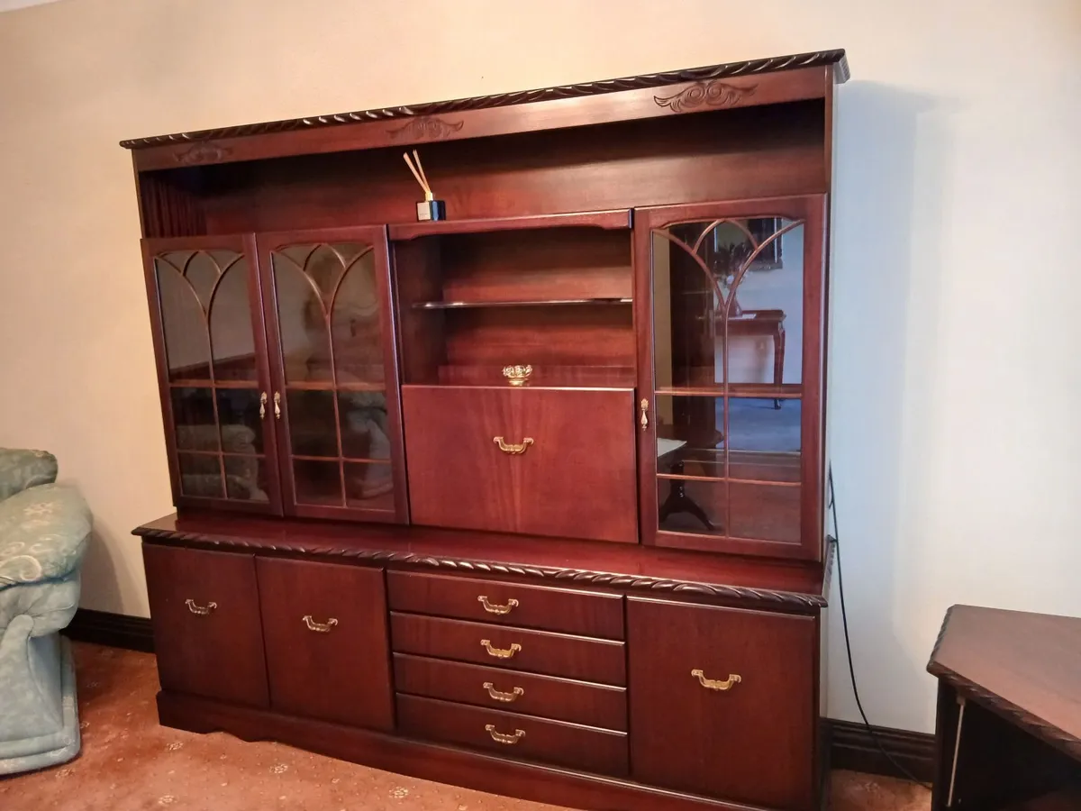 Livingroom cabinet, coffee table and tv unit - Image 3