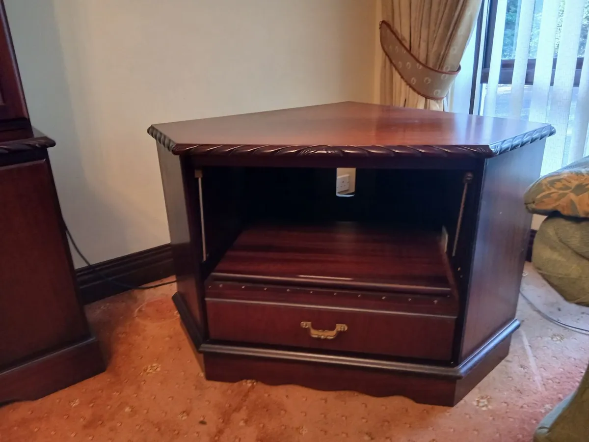 Livingroom cabinet, coffee table and tv unit - Image 2