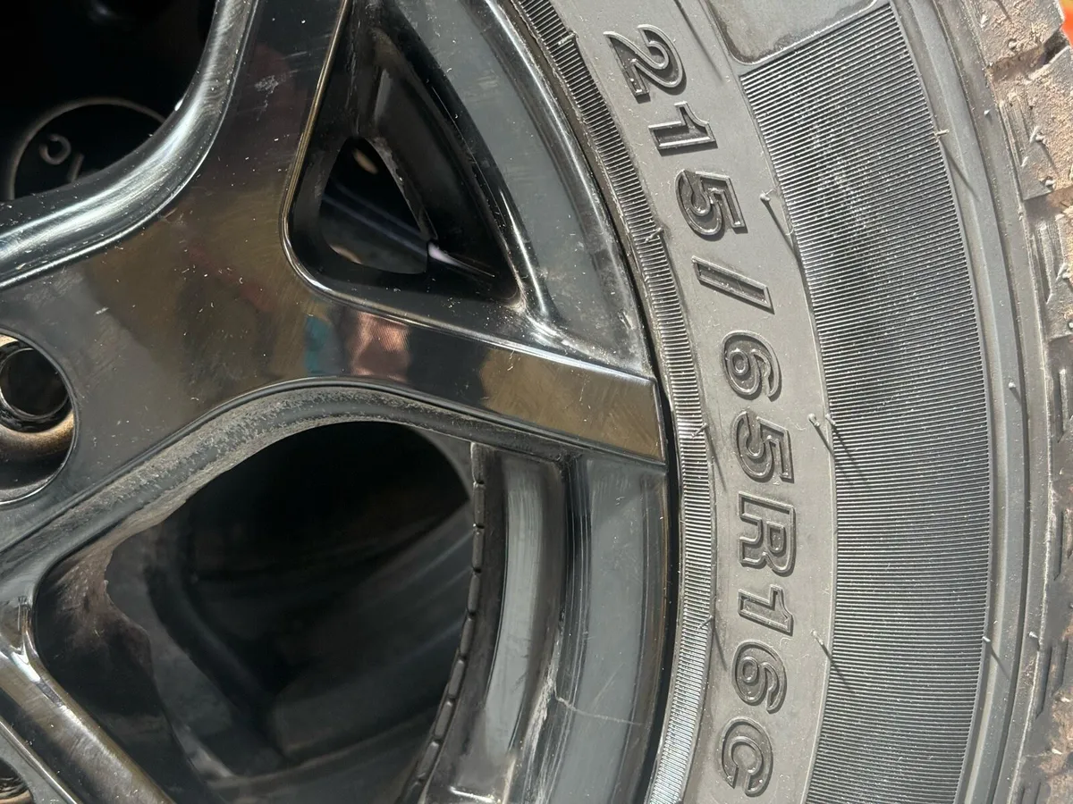 Ford Alloy wheels - Image 3