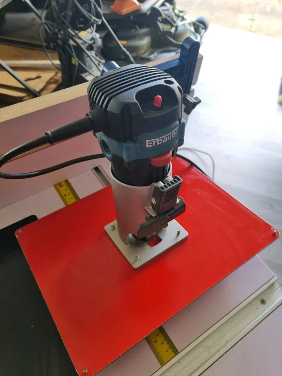 Router Table, Erbaur 1/4 inch router with cutters - Image 4