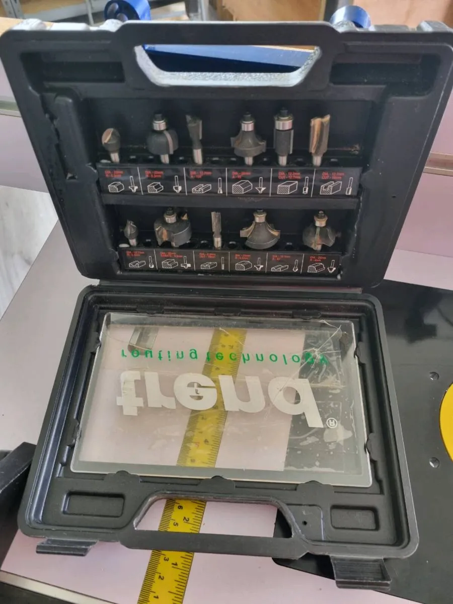 Router Table, Erbaur 1/4 inch router with cutters - Image 3