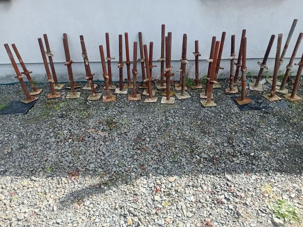 Scaffolding Adjustable Legs & Brackets - Image 1