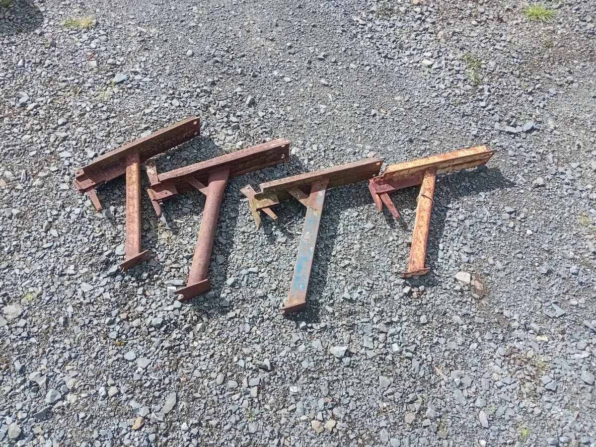 Scaffolding Adjustable Legs & Brackets - Image 2