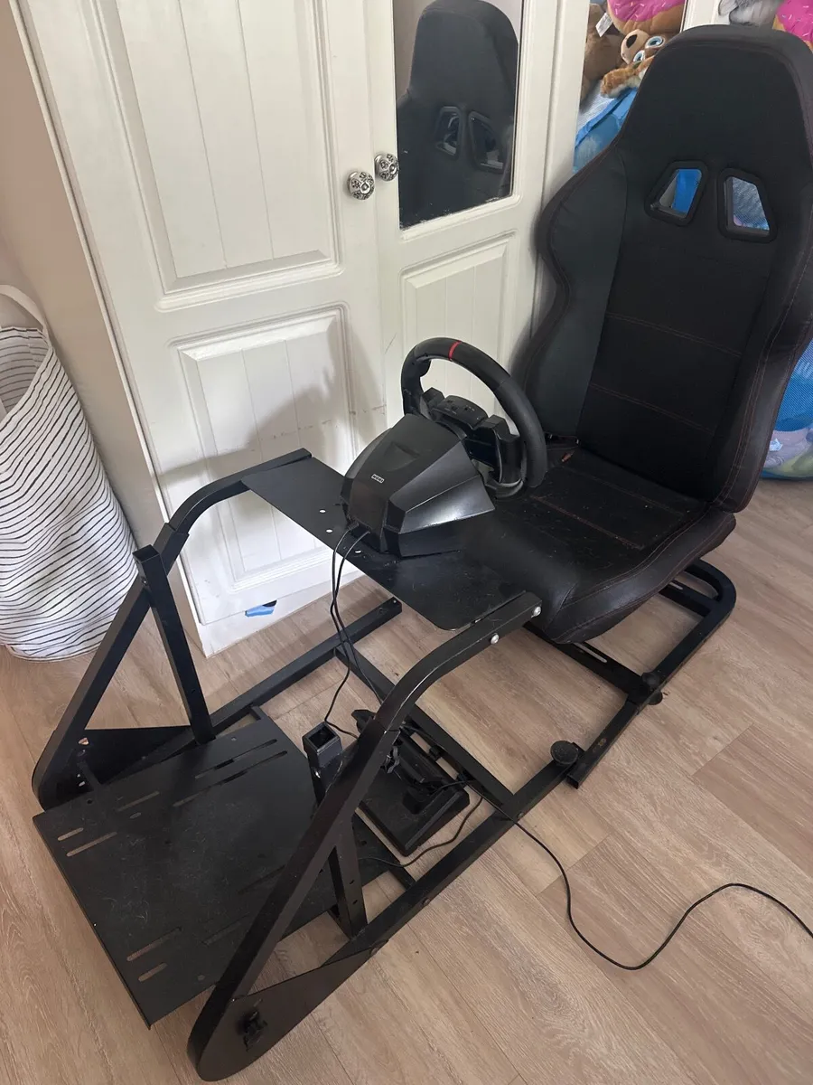 Gaming chair with wheel and pedals - Image 2