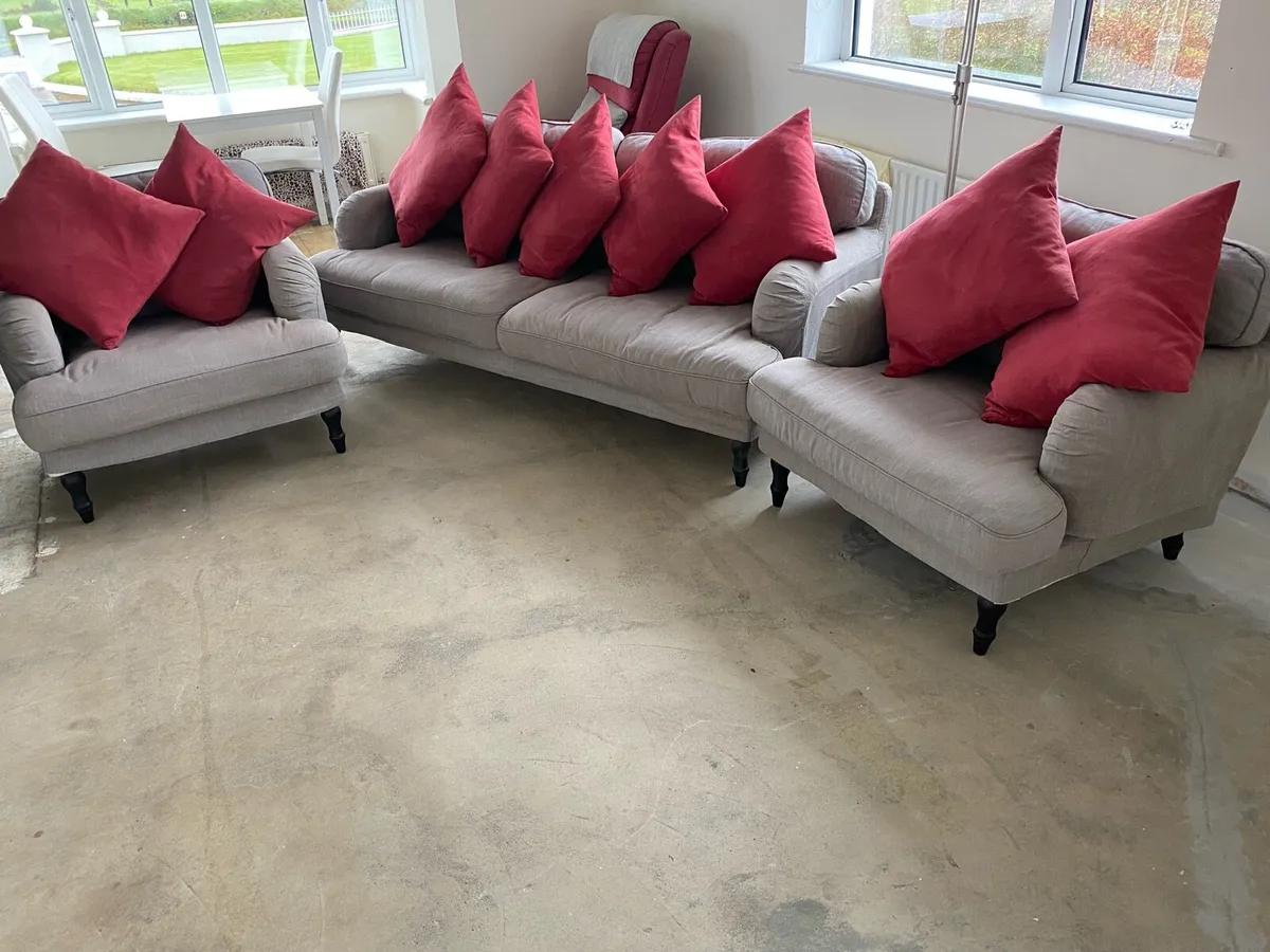 Couch and armchairs - Image 1