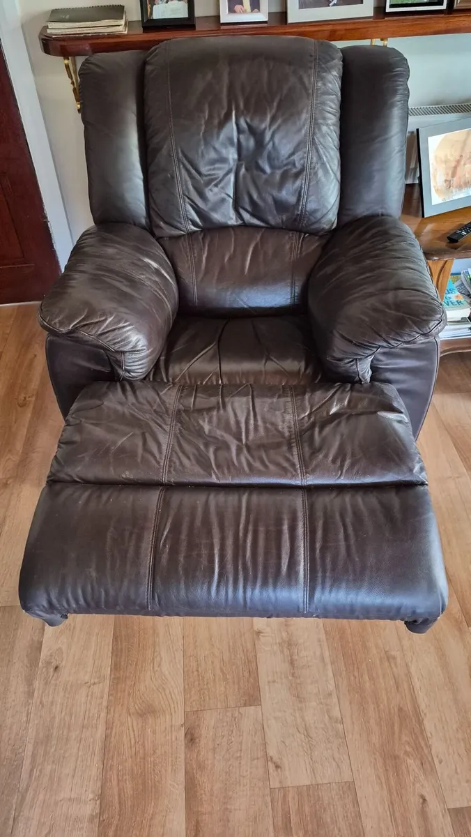 2 x Reclining leather chair - Image 1