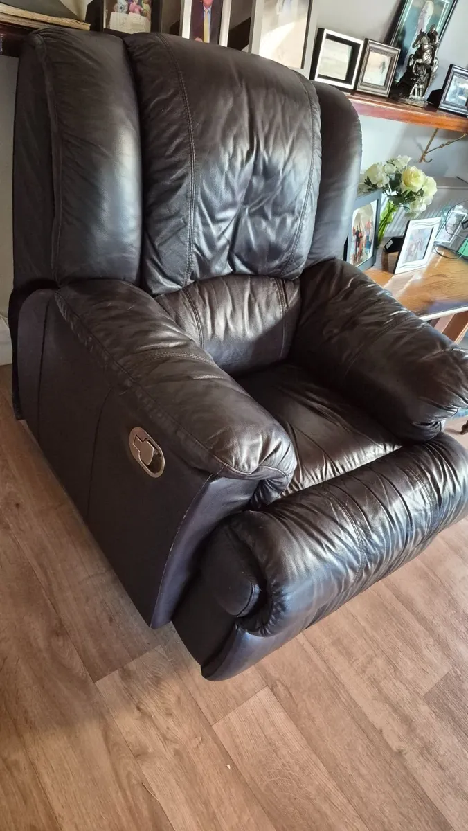 2 x Reclining leather chair - Image 2