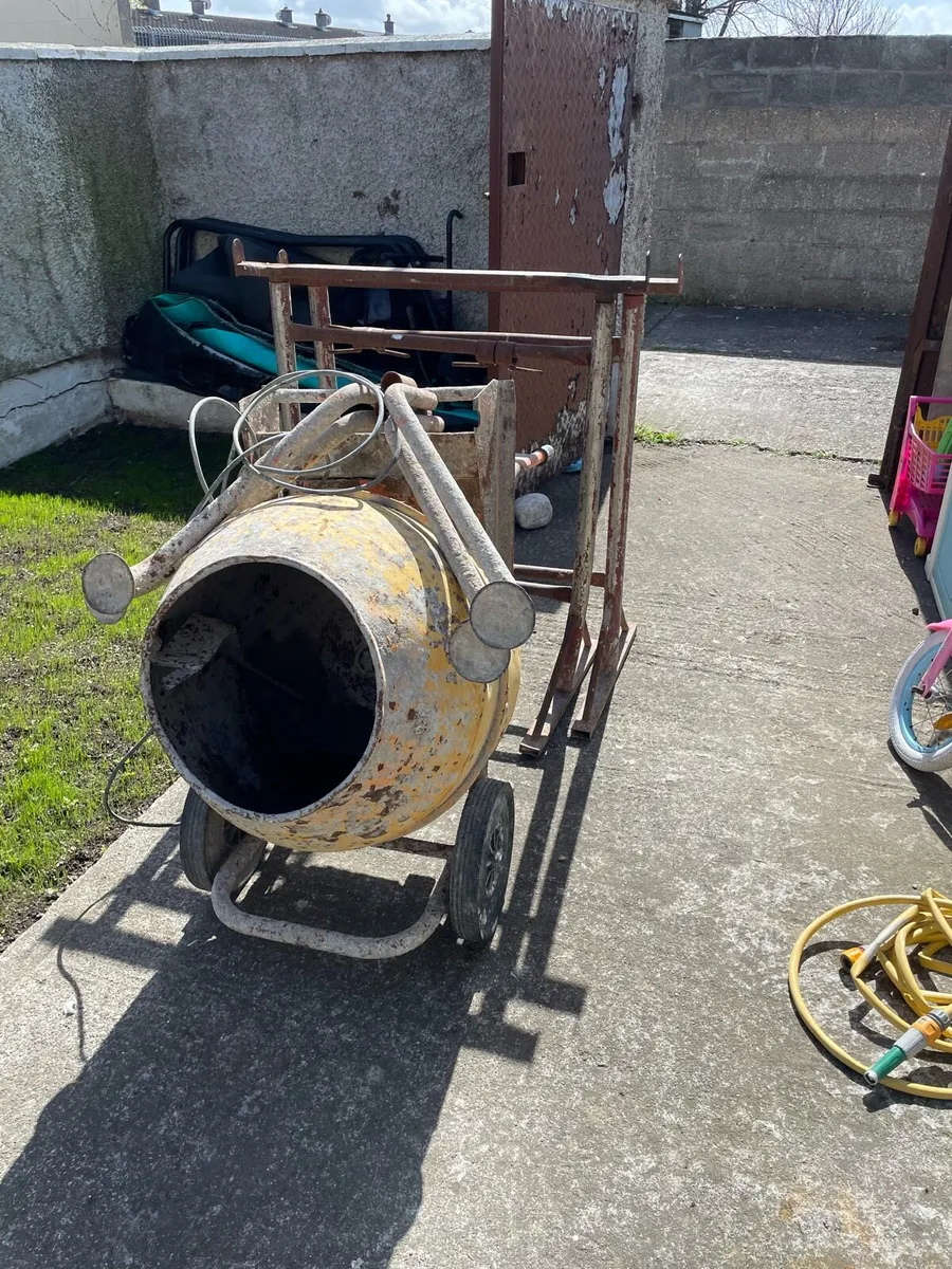Electric Cement mixer,set off trestles