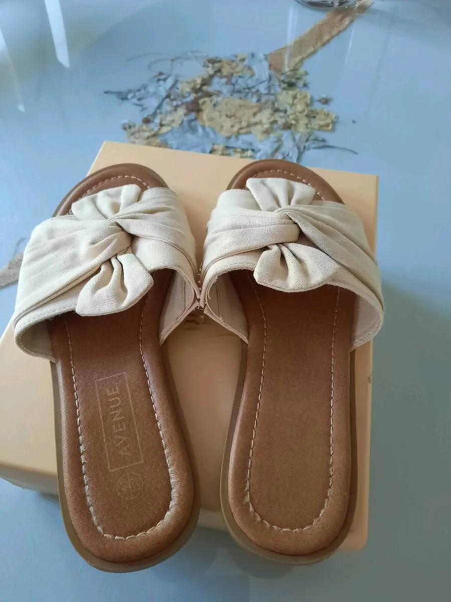 Avenue flip flops - Image 1