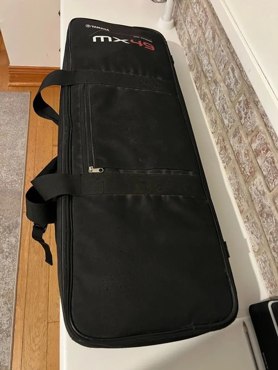 Yamaha MX49 Limited Edition Keyboard+case - Image 2